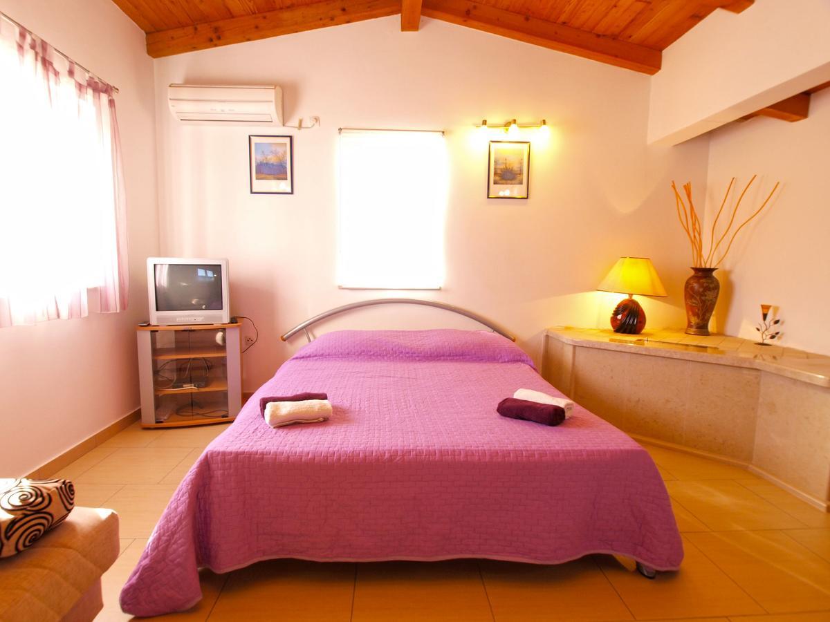 Apartments Iva 1534 Pula Luaran gambar