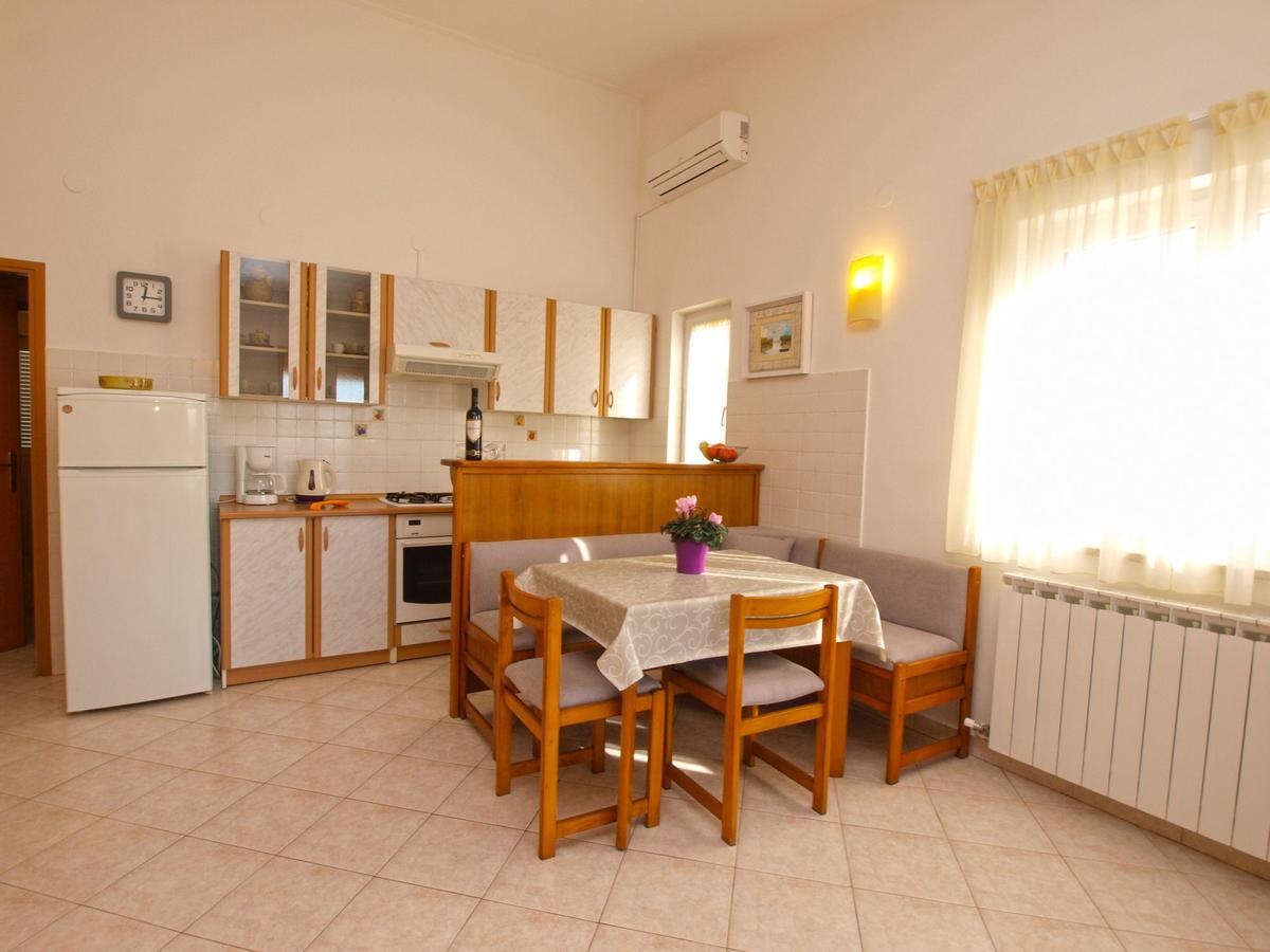 Apartments Iva 1534 Pula Luaran gambar