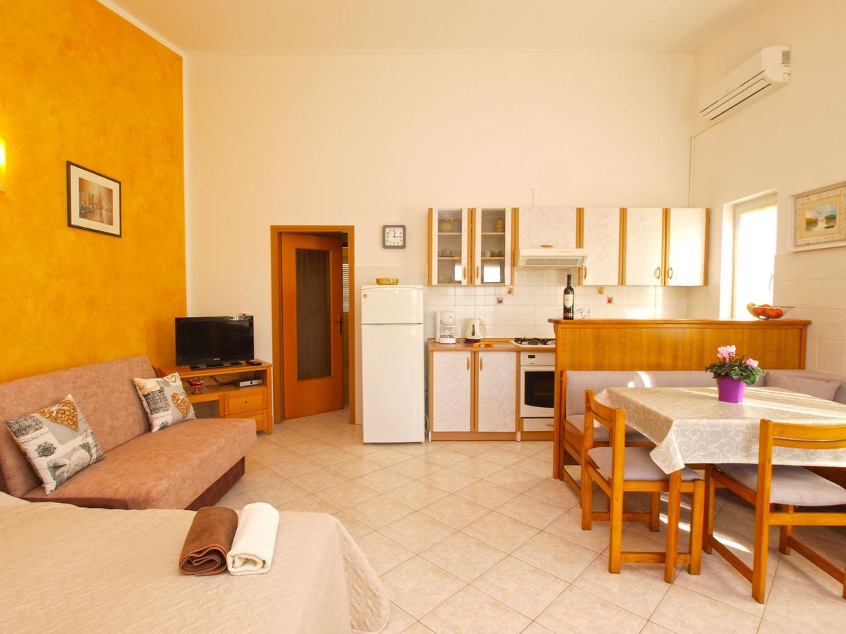 Apartments Iva 1534 Pula Luaran gambar