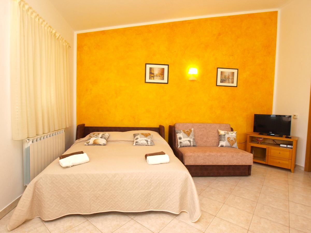 Apartments Iva 1534 Pula Luaran gambar